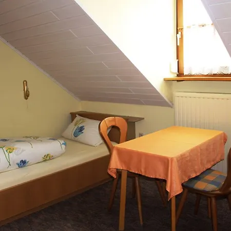 Gaeste-haus Roesch 3* Wiesent