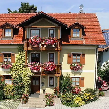 Guest house Gaeste-haus Roesch Wiesent